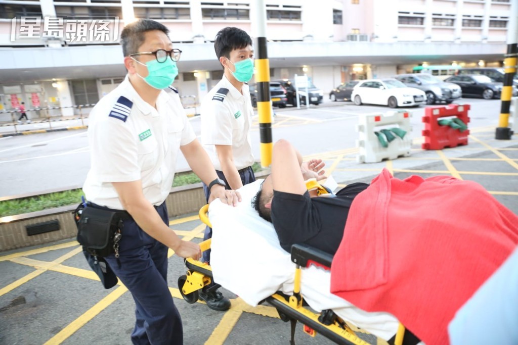 「反肚」私家車司機受傷送院。