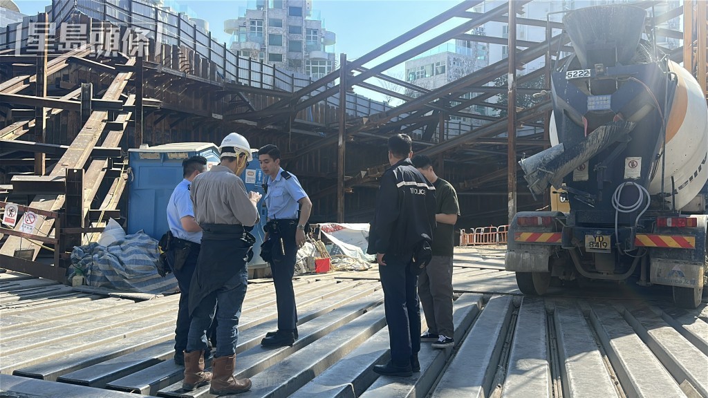 警方在場調查意外原因。