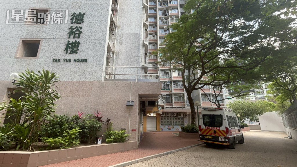 警員接報到場。 警員接報到場。