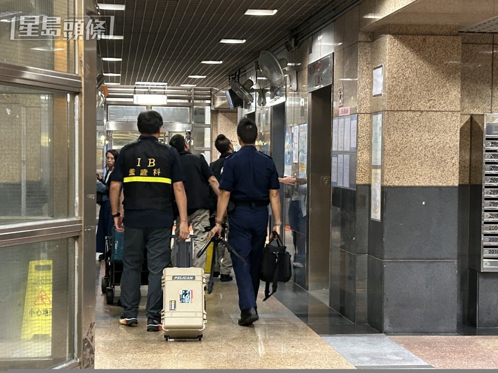 鑑證科人員到場蒐證。曾志恒攝 鑑證科人員到場蒐證。曾志恒攝