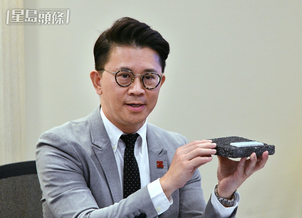 朱嘉傑表示,未來將技術及新物料推廣至全港其他合適的道路。資料圖片 朱嘉傑表示,未來將技術及新物料推廣至全港其他合適的道路。資料圖片