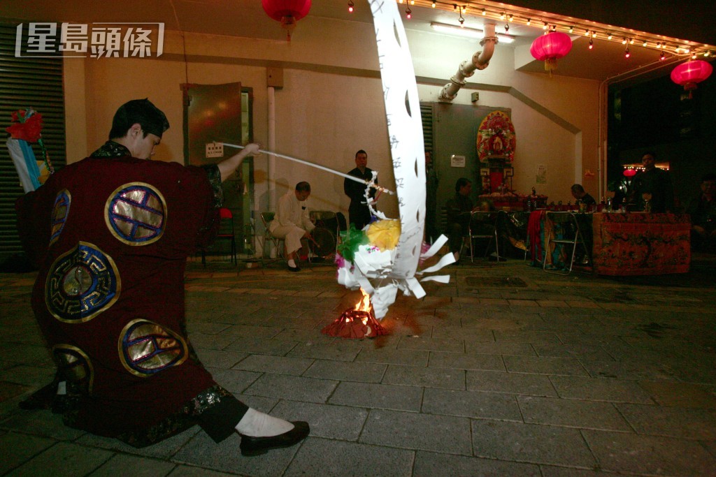 2010年馬鞍山耀安邨雙屍案後，亦有進行破「破地獄」儀式超渡死者。資料圖片