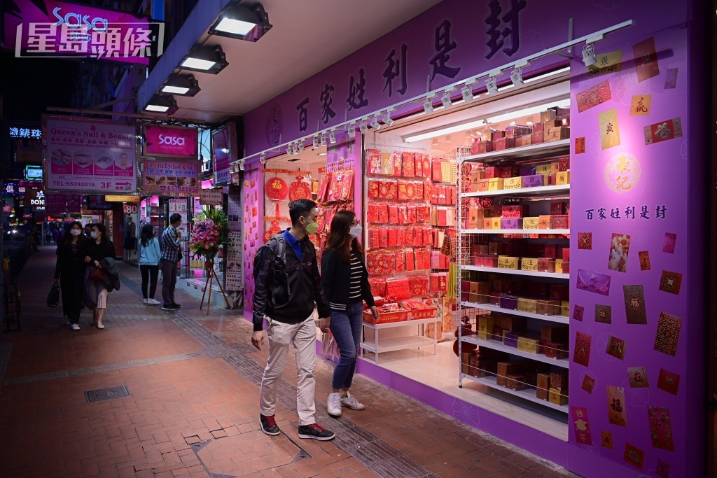 网民：畀晒佢，同佢开银行户口，教佢理财。资料图片