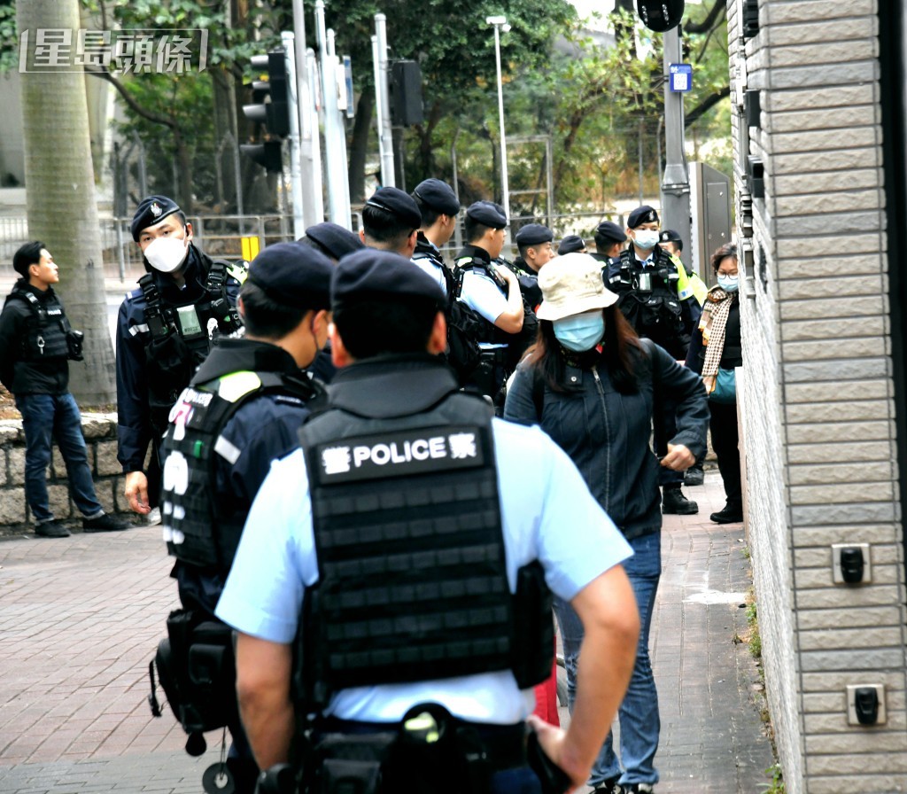 警方在法院外戒備。何健勇攝 警方在法院外戒備。何健勇攝