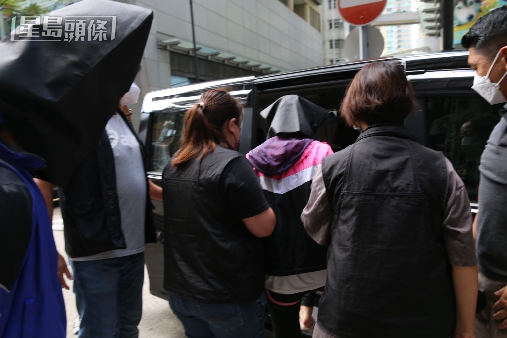 兩被告案發後被帶走調查。資料圖片