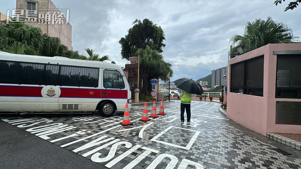 警车亦到场。梁国峰摄