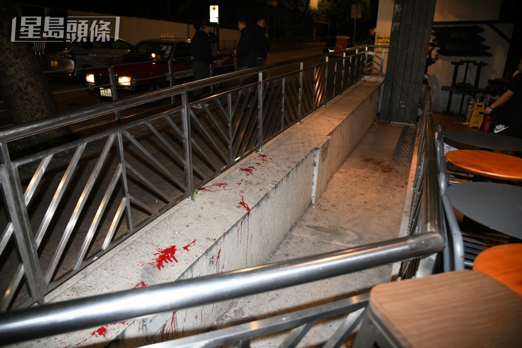 汉堡店早前曾被淋油刑毁。黎志伟摄