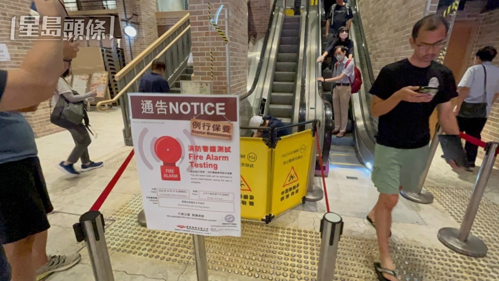 涉事扶手電梯被圍封進行維修。楊偉亨攝 涉事扶手電梯被圍封進行維修。楊偉亨攝