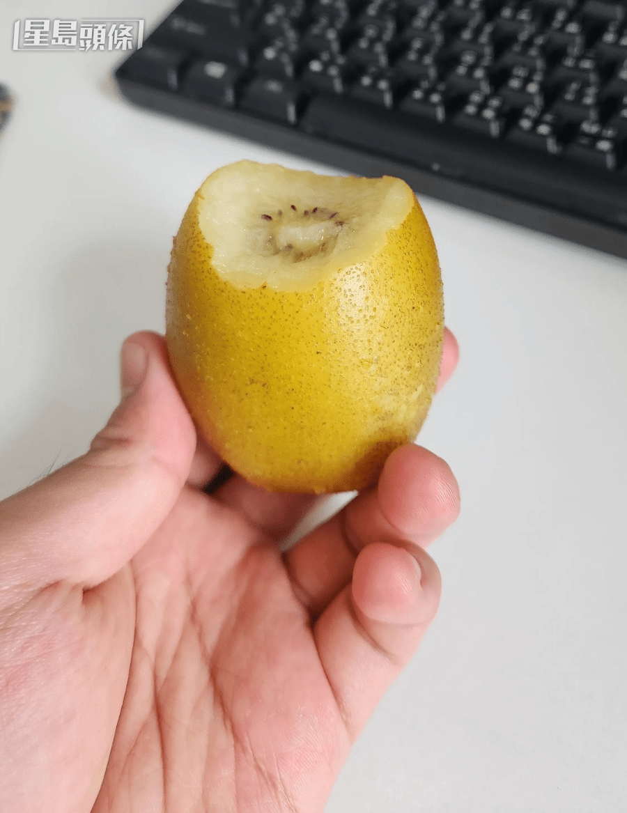 營養師譚熙然引述紐西蘭食品數據庫（NZFCD）的研究數據指，這種看似奇特的方法並非毫無根據，連皮食用奇異果確實能大幅提升多種核心營養素的攝取量。