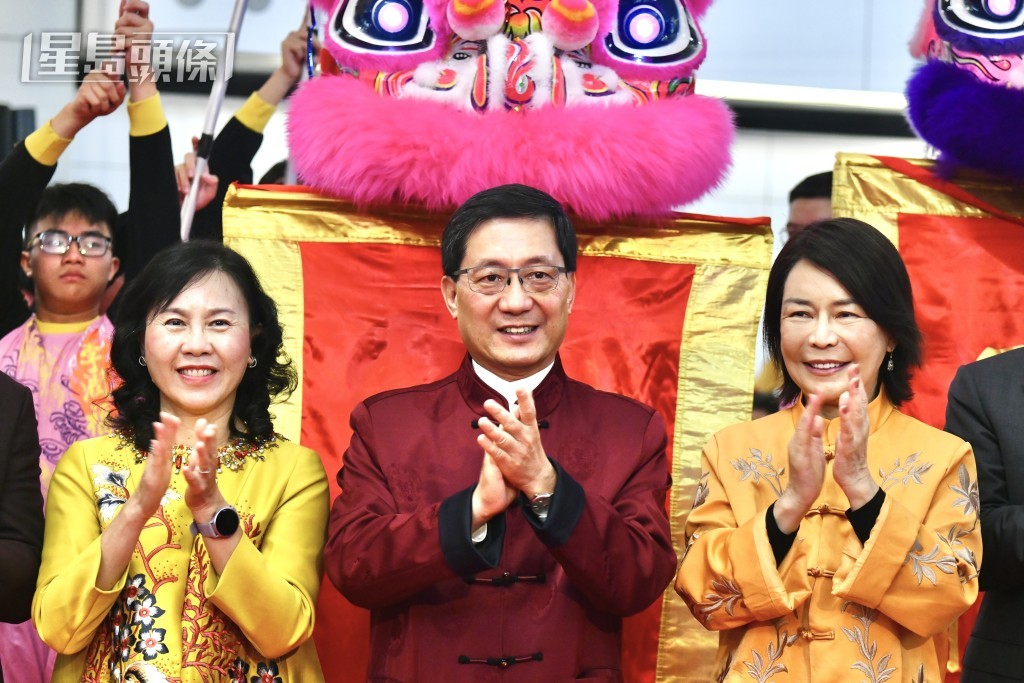 林天福及陳美寶於機場新春賀歲活動上。