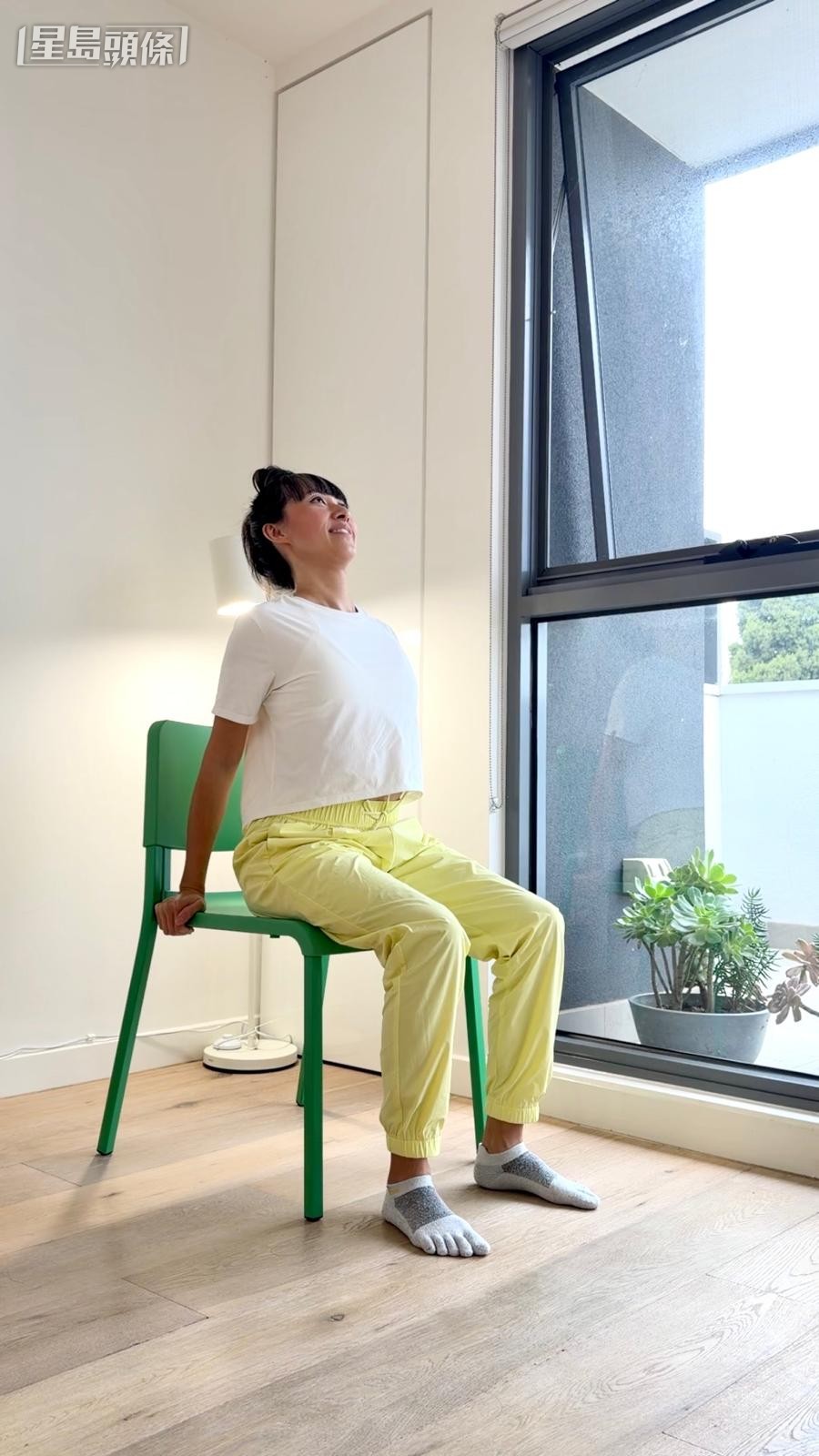 放松腹部练习｜3. 打开身体前侧：只去到一个你仍然可以自然呼吸、腹部不用绷紧的位置。（图片由受访者提供）