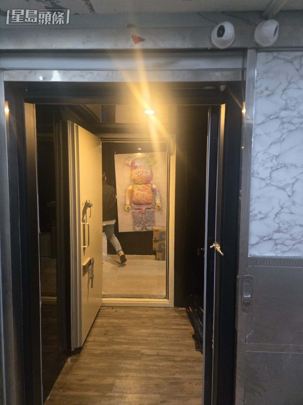 犯罪集團經營的非法夜總會設有多間卡拉OK房,除有大型音響及提供酒水服務,亦都會向顧客提供毒品。 犯罪集團經營的非法夜總會設有多間卡拉OK房,除有大型音響及提供酒水服務,亦都會向顧客提供毒品。