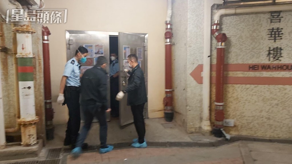 探員多次進出垃圾房調查。