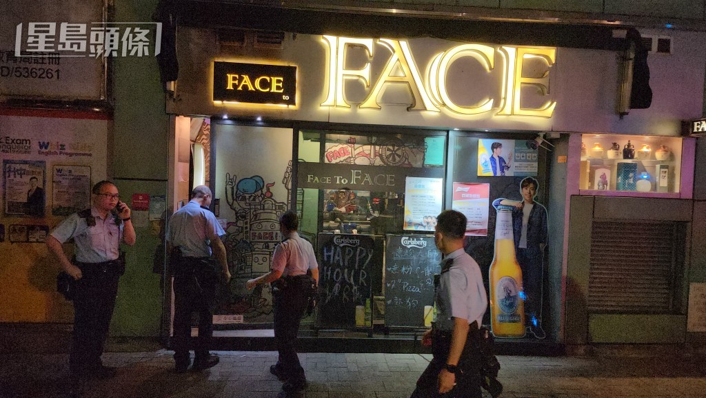 兩名男子在酒吧消遣期間被斬傷,警員到場調查。黎志偉攝 兩名男子在酒吧消遣期間被斬傷,警員到場調查。黎志偉攝