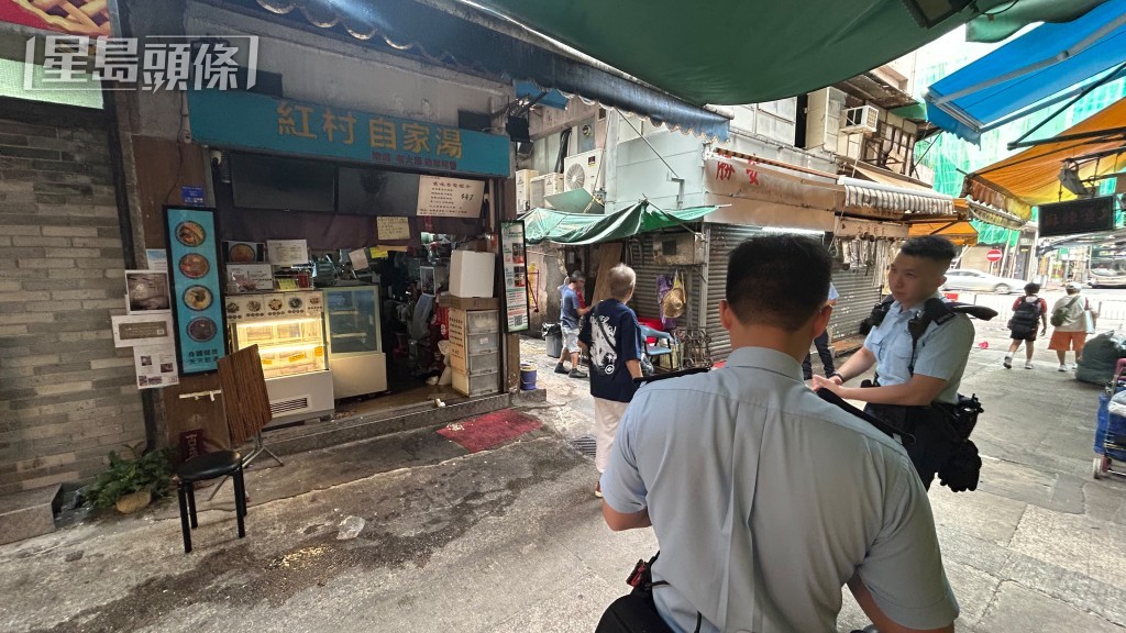 警員在場調查。 警員在場調查。