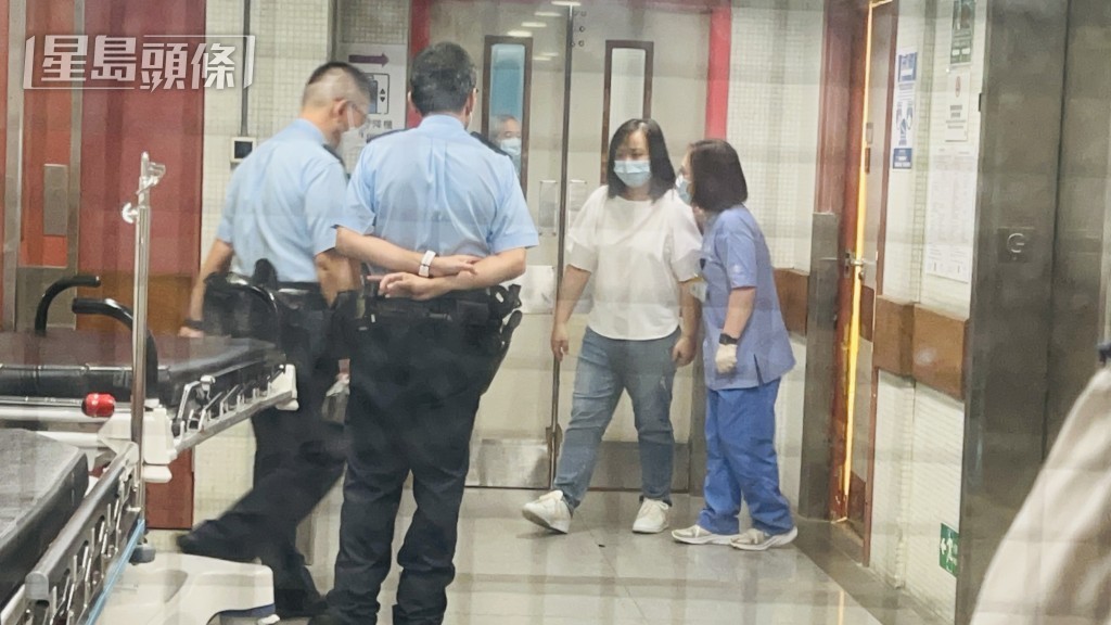 家人趕抵醫院,聞噩耗傷心欲絕。蔡楚輝攝 家人趕抵醫院,聞噩耗傷心欲絕。蔡楚輝攝