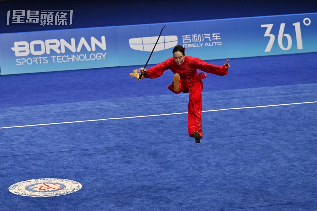 武術港將陳穗津完成太極拳、太極劍全能項目,摘走一面銅牌 陳極彰攝 武術港將陳穗津完成太極拳、太極劍全能項目,摘走一面銅牌 陳極彰攝