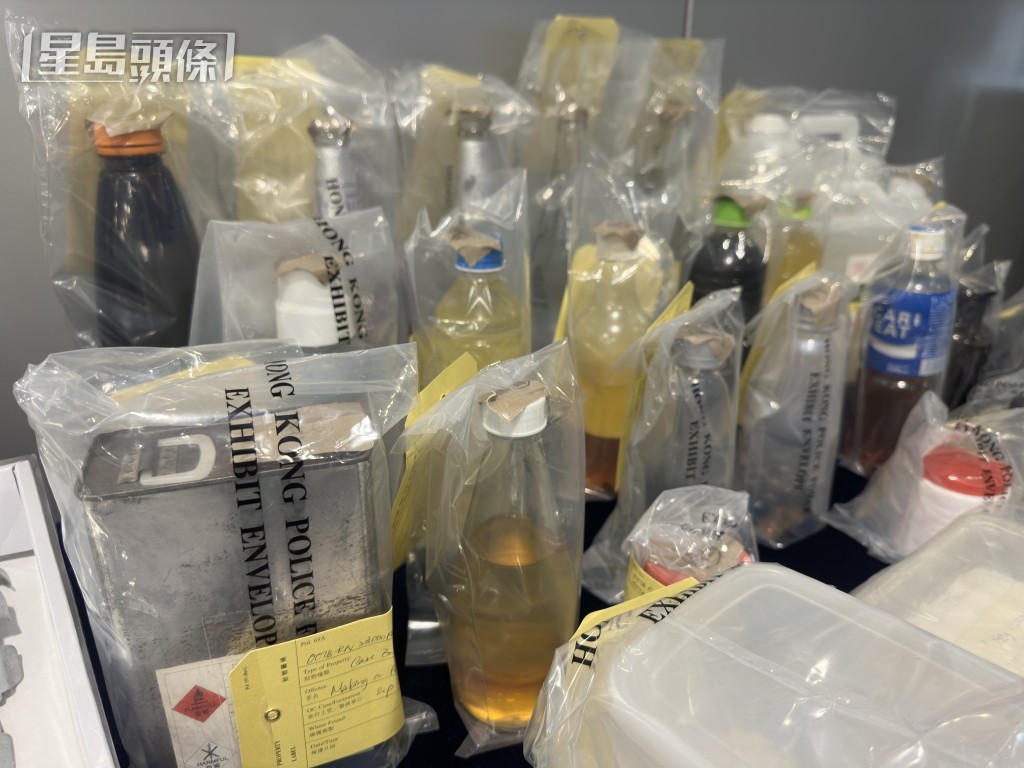 檢獲的化學品。梁國峰攝 檢獲的化學品。梁國峰攝