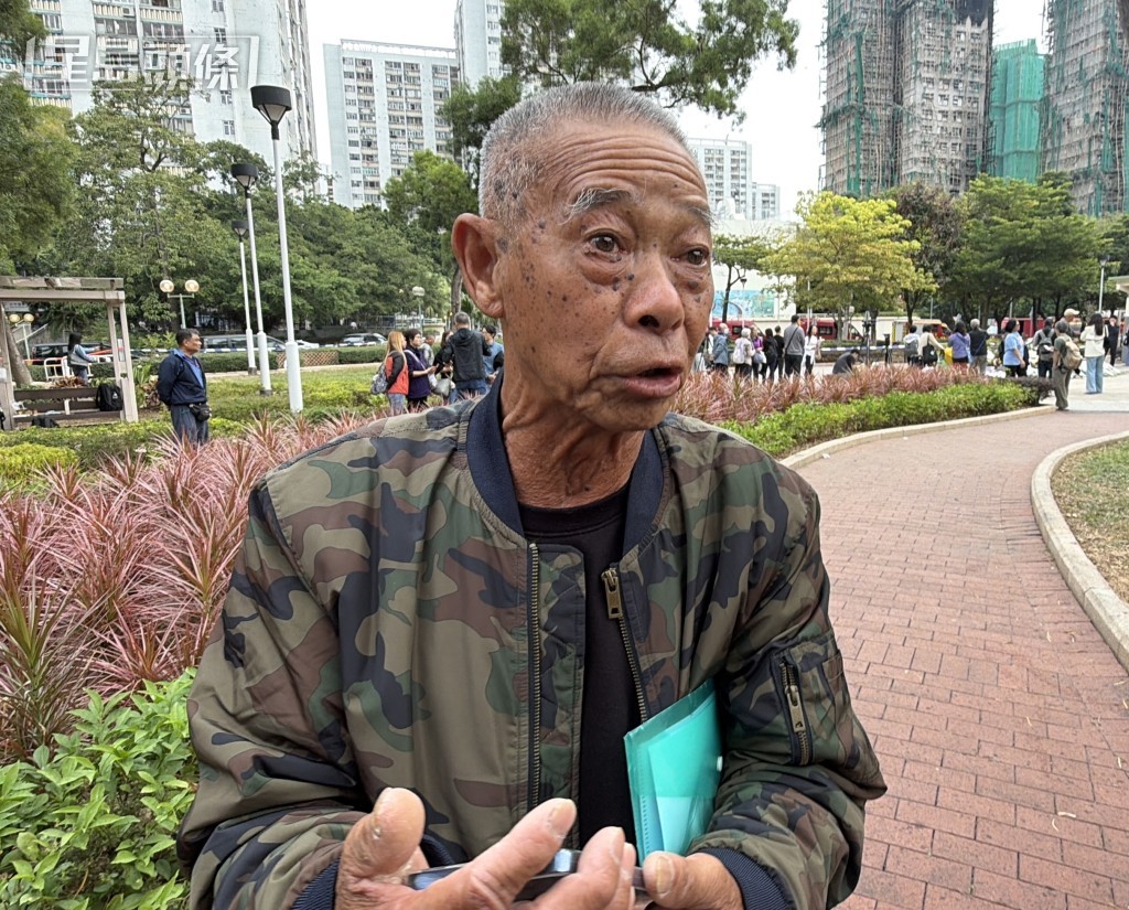 宏福苑災民何先生表示自己懷疑遇上騙徒。梁國峰攝