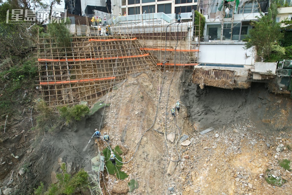 70号屋开始进行喷浆工程。梁国峰摄
