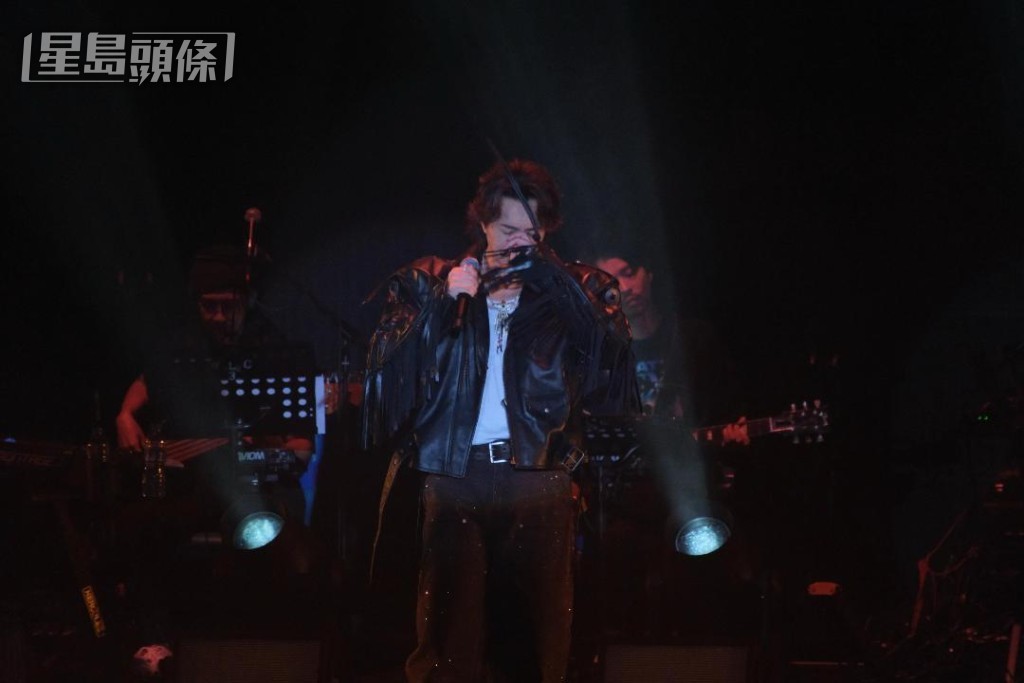流下了男兒淚。