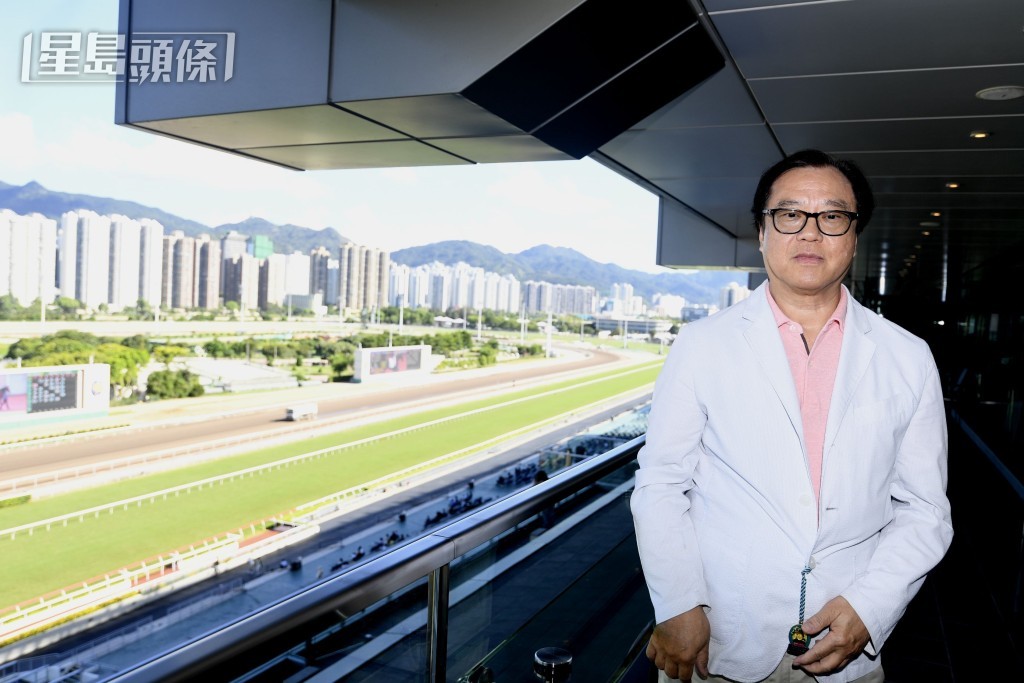 蕭楚基表示「飛躍精英」上季尾一役，賽前行圈時變得淡定，即順利贏馬，可見馬兒成長後有進步。