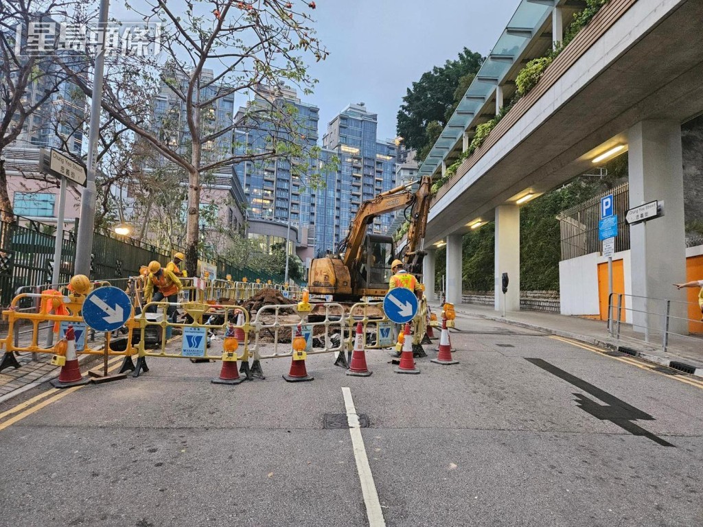 跨部門小組協調交通安排,成功令花園道等四個繁忙路段的換水管工程時間縮減約三成。滴惜仔fb 跨部門小組協調交通安排,成功令花園道等四個繁忙路段的換水管工程時間縮減約三成。滴惜仔fb