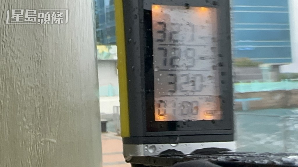 測風儀錄得風力達到最少每小時近80公里。