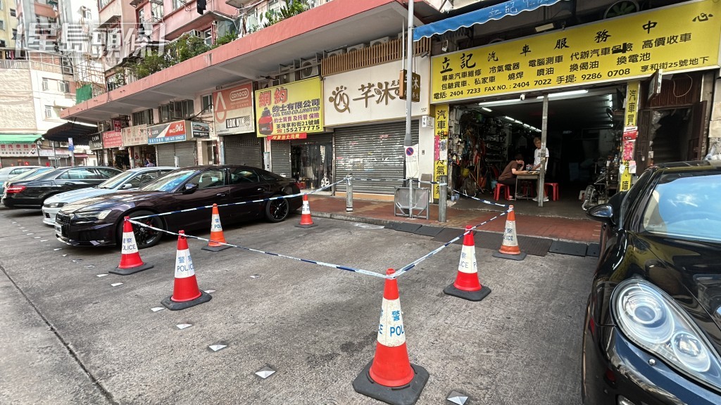 涉事的車房門外的咪錶位仍然封閉。 涉事的車房門外的咪錶位仍然封閉。