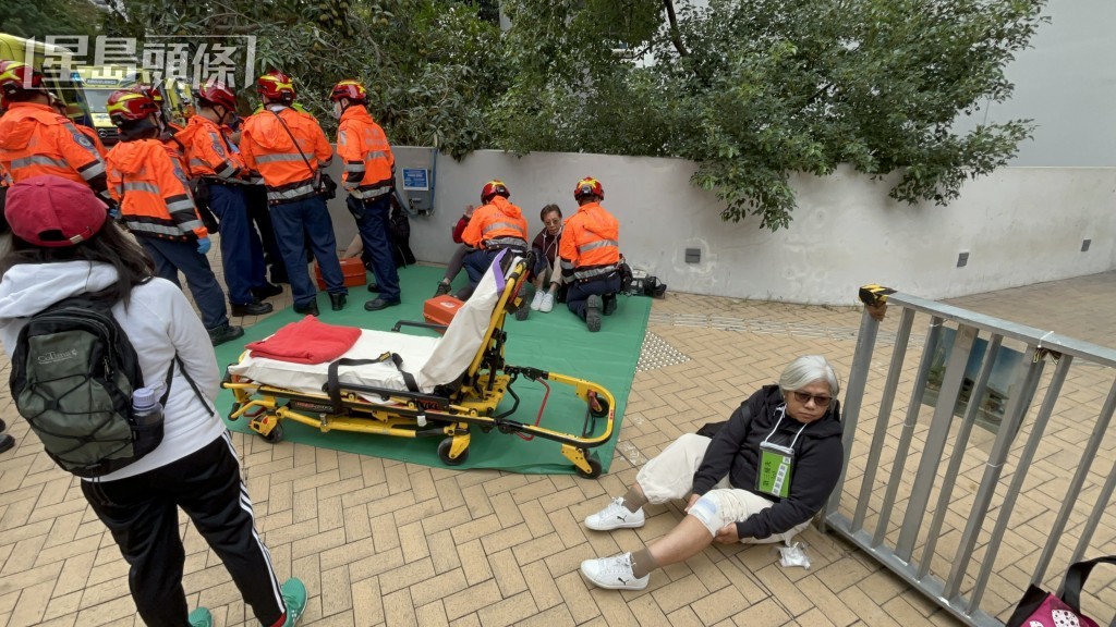 傷者由救護車送院。 傷者由救護車送院。