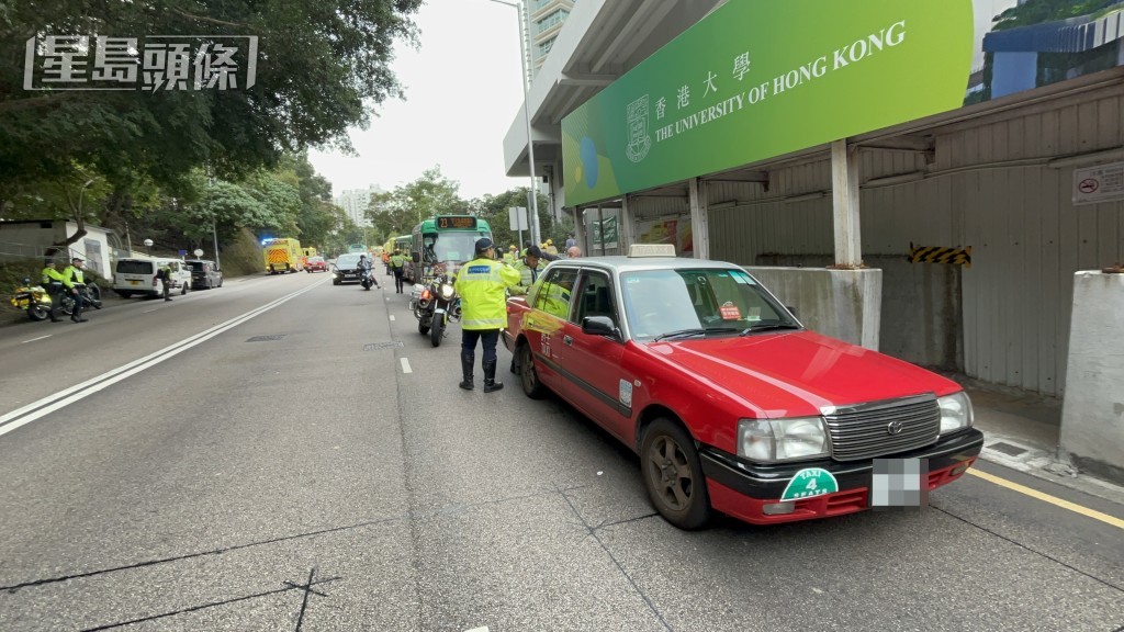 的士和兩輛小巴相撞,多人受傷。楊偉亨攝 的士和兩輛小巴相撞,多人受傷。楊偉亨攝