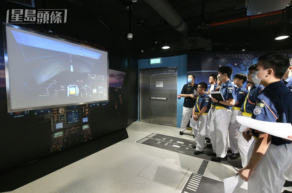 民航處與香港交通安全隊合辦「青年起航」。