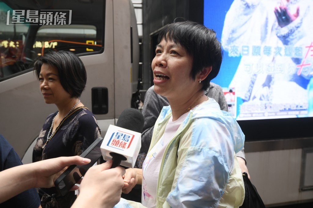 偕大批好友一同睇《夜王》的駱女士坦言周末一般會北上消費，「如果唔係（戲院日）就返咗深圳啦!」