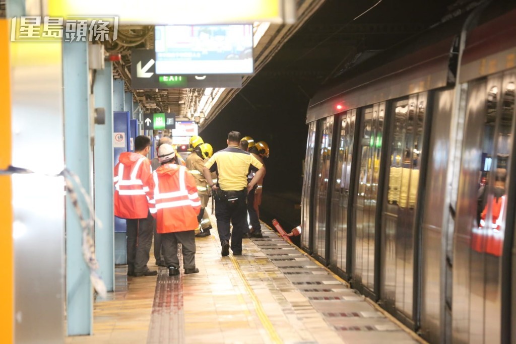男子在大圍站金鐘方向月台跳軌,被列車撞到。黎志偉攝 男子在大圍站金鐘方向月台跳軌,被列車撞到。黎志偉攝