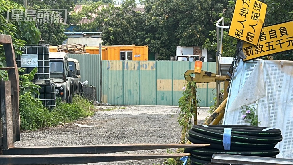死者生前居住的貨櫃屋,在貨倉附近。林思明攝 死者生前居住的貨櫃屋,在貨倉附近。林思明攝