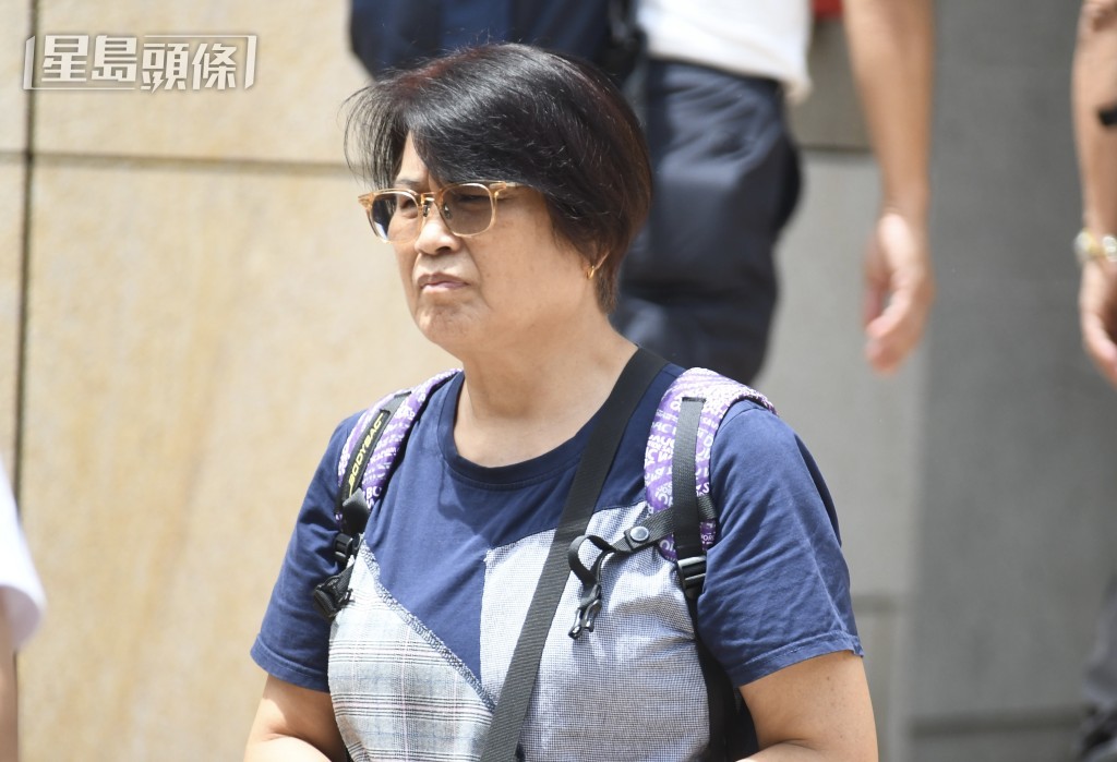 李長蘭稱當日死者因為咳血而獲安排住院,但一直在急症室大堂等候,醫護未為他接駁監察維生指數儀器。 李長蘭稱當日死者因為咳血而獲安排住院,但一直在急症室大堂等候,醫護未為他接駁監察維生指數儀器。