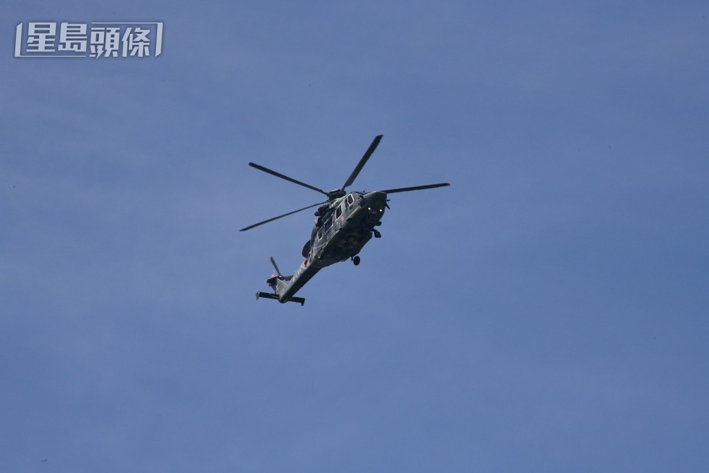 直升機到場協助搜救。