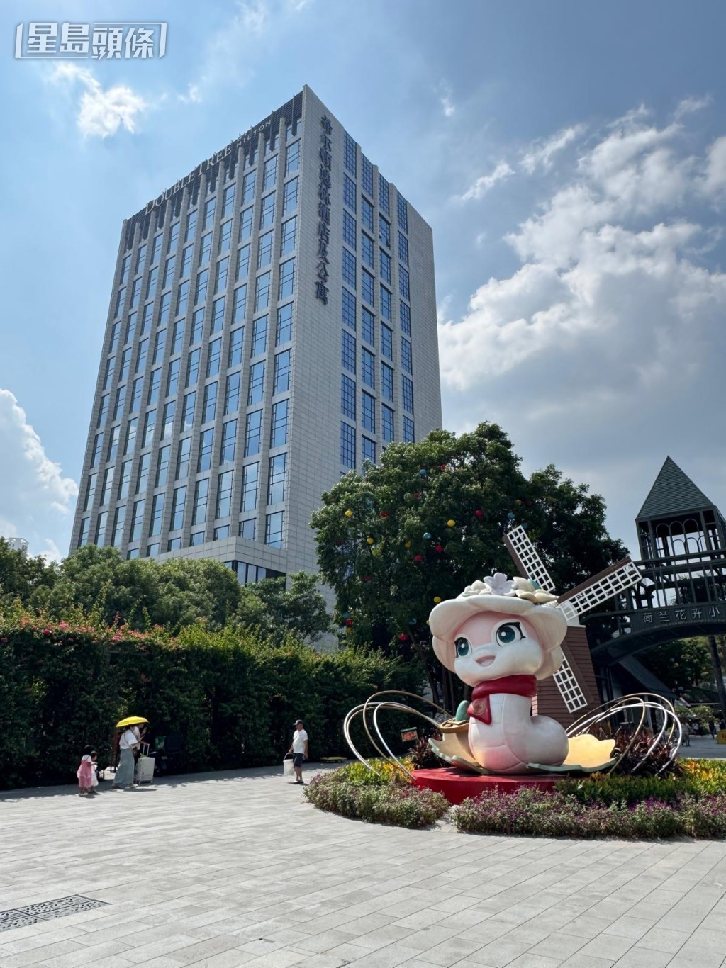 深圳南山希尔顿逸林酒店邻近深圳湾口岸,在荷兰花卉小镇旁。(图片来源:《亲子王》) 深圳南山希尔顿逸林酒店邻近深圳湾口岸,在荷兰花卉小镇旁。(图片来源:《亲子王》)