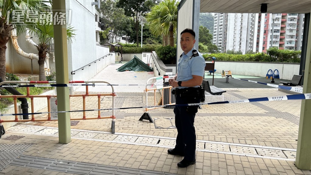 警員圍封現場調查。 警員圍封現場調查。