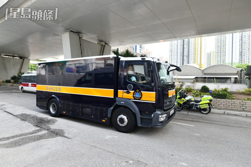 囚車到達法院。盧江球攝 囚車到達法院。盧江球攝