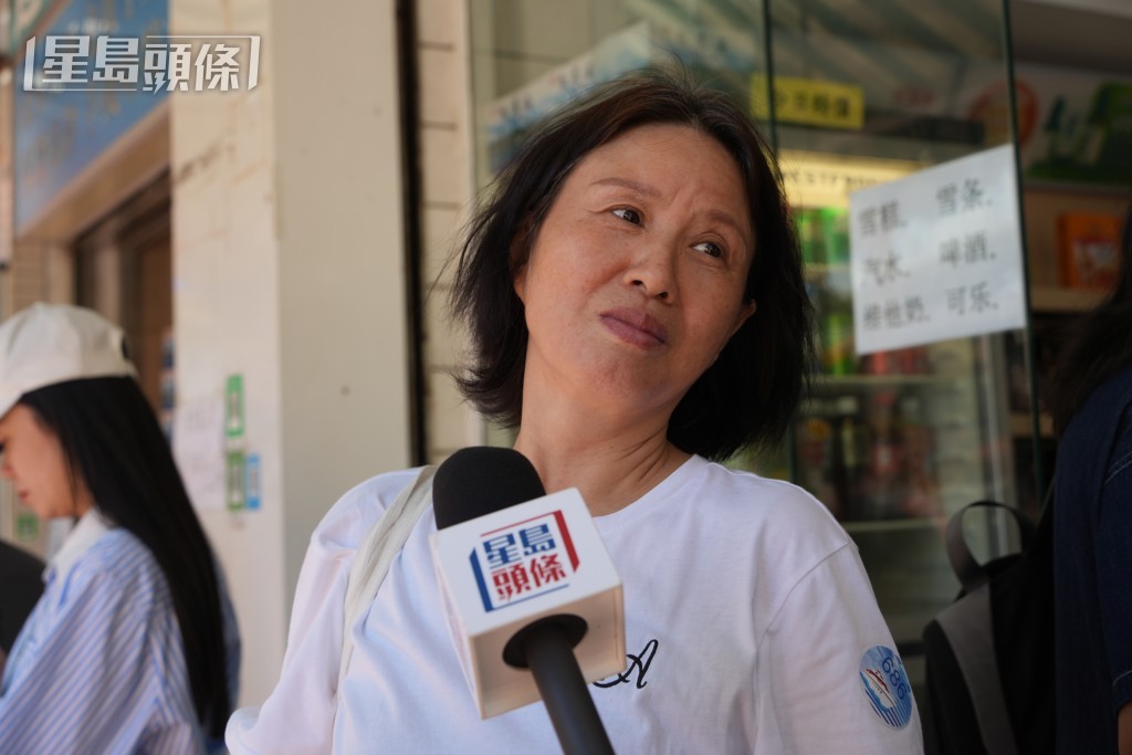旅客王女士表示，會在香港玩兩天，團費1,000元左右。吳艷玲攝
