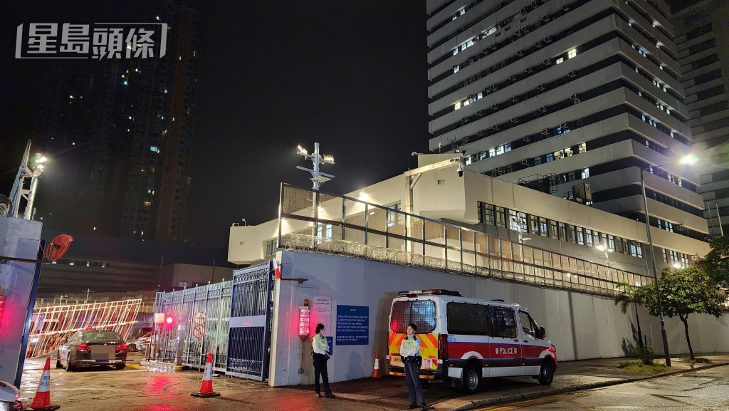 現場為屯門警署近震寰路的車閘。 現場為屯門警署近震寰路的車閘。