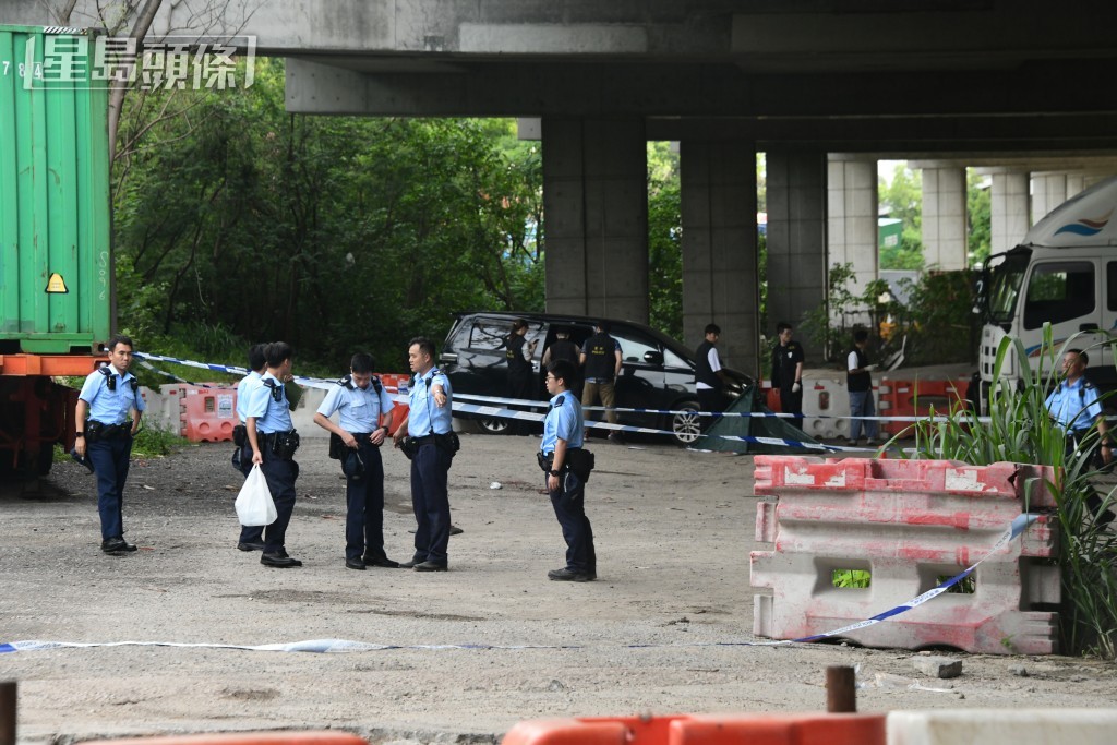 大批警員封鎖現場。梁國峰攝 大批警員封鎖現場。梁國峰攝