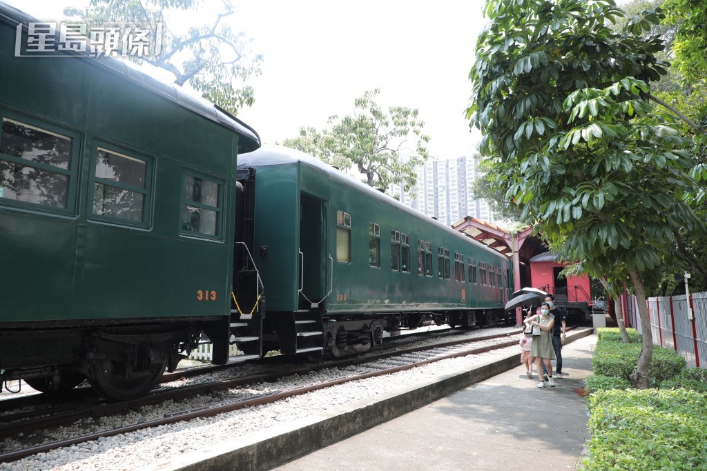 博物館展出舊款火車。 博物館展出舊款火車。