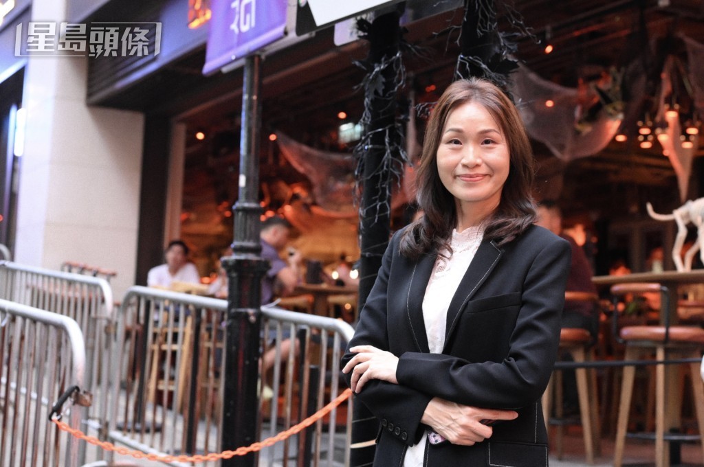 蘭桂坊協會總監張素媚透露,許多酒吧及餐廳早在半個月前已滿座。 蘭桂坊協會總監張素媚透露,許多酒吧及餐廳早在半個月前已滿座。