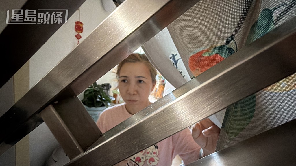 鄰居李太指兩死者生前恩愛。梁國峰攝 鄰居李太指兩死者生前恩愛。梁國峰攝