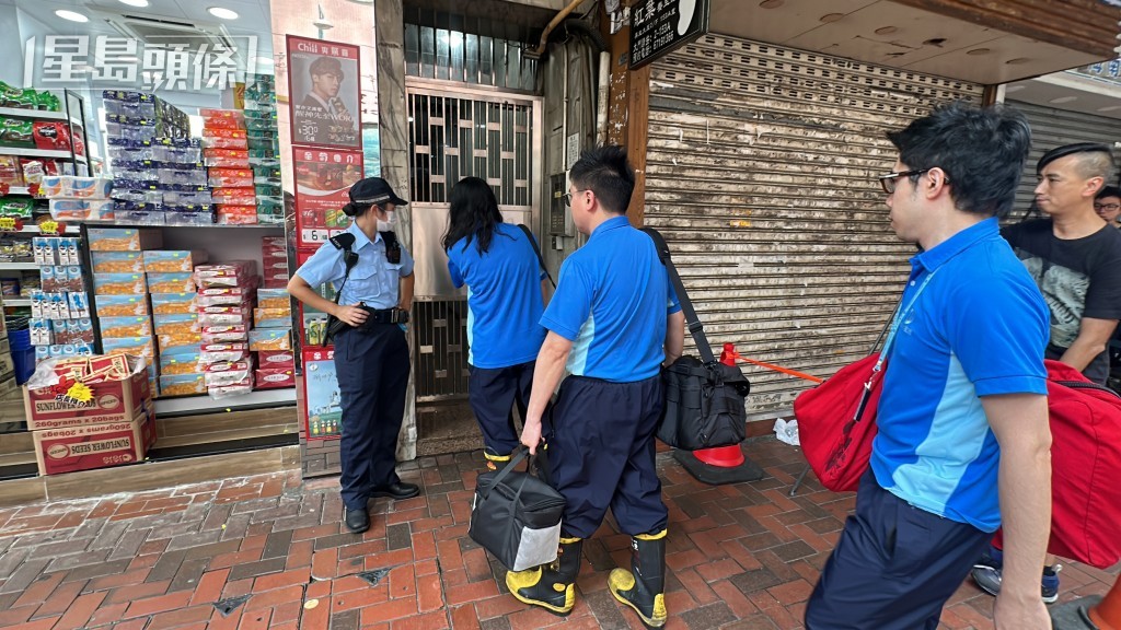 政府化驗所人員到場協助搜證。梁國峰攝 政府化驗所人員到場協助搜證。梁國峰攝