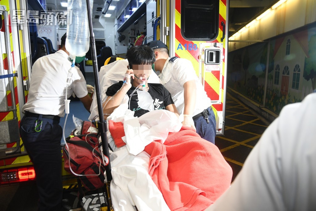 傷者清醒，由救護車送院。黎志偉攝