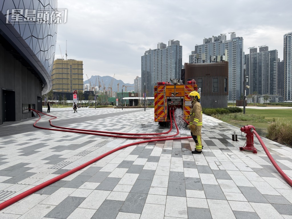 消防出動一條喉及一隊煙帽隊。