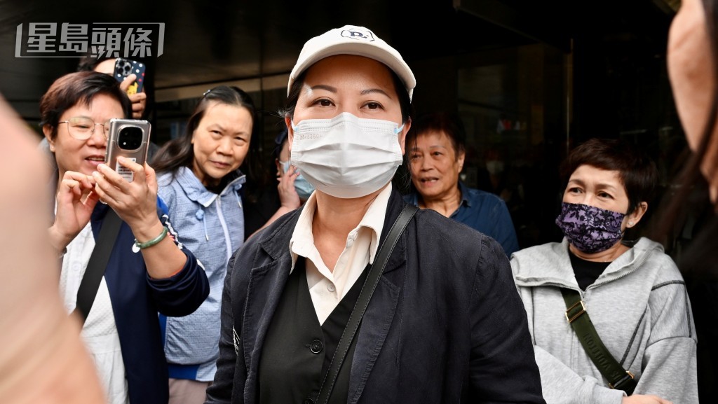 「何太」葉秀定今早現身法庭，大批巿民到場旁聽。劉駿軒攝